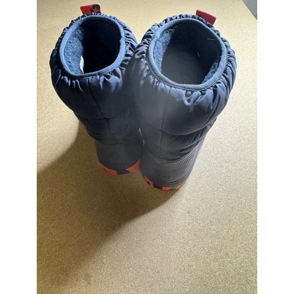 Crocs Kids Classic Neo Puff Winter Boots Navy Blue‎ Red Camo 207275 J2